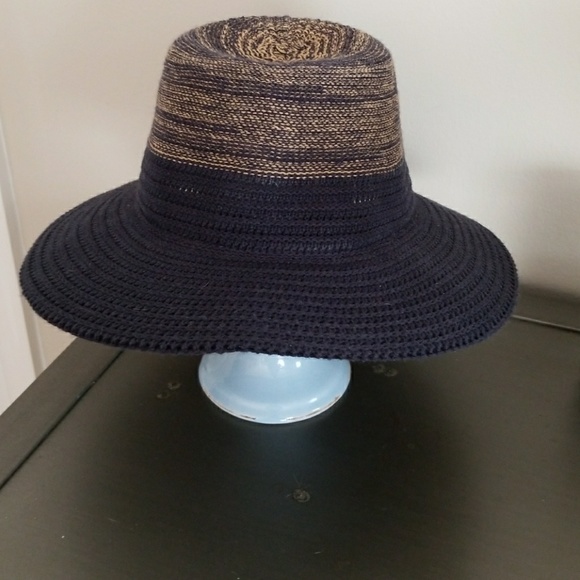 BCBG Hat - Picture 4 of 6